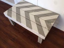 This chic white dainty diy pallet coffee table is a beautiful example of simple but useful pallet wood recycling. Chevron Grey White Pallet Coffe Table 1001 Pallets