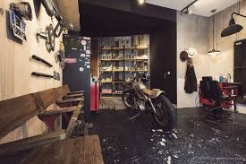 Moto Custom Bobber Barbier Tole Ondule Fauteuil De Stade Bois Barbershop Salon Homme One Love Garage Nice Baldini A First Love Garage One