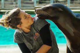 Mais il a fallu attendre, attendre. Aujourd Hui C Est La Journee Mondiale Zoo De La Fleche Facebook