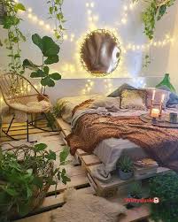 Whether you're looking for a larger tree or this hardy ivy thrives in pots, hanging baskets, or mixed with other taller houseplants in a shared pot. 50 Creative Hanging Plants Ideas For Indoor Wittyduck