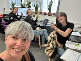 Shelly Labbe's Instagram, Twitter & Facebook