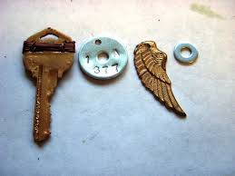 A key, especially to an outside door. Kalung Latchkey 6 Langkah Dengan Gambar 2021 Gwsi Geps