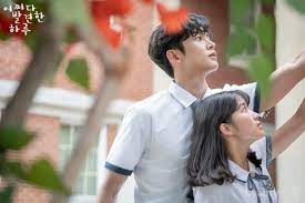 Belajar tentang mencintai alam dibalut fantasi yang luar biasa 11/8/2021, 00:20 wib film ini memiliki banyak sekali pesan moral, menginspirasi dan tidak akan mengecewakan untuk kamu tonton. Sinopsis Drama Korea Extraordinary You Gimana Sih Rasanya Jadi Karakter Komik