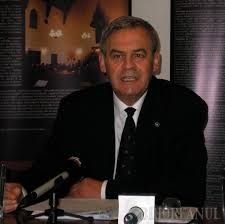 În tot acest timp, a depus eforturi considerabile pentru întărirea influentei fostilor ofiteri de securitate în toate domeniile vietii politice, economice si sociale. Tokes A Dat Publicitatii O Lista Cu Securistii Care Au Urmarit Biserica