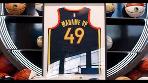 Our official golden state warriors adidas jerseys feature genuine team details like logos and colors so no one will doubt you when you declare your team bragging rights. Golden State Warriors Gift Vice President Kamala Harris With Oakland Forever Jersey For Her Office Abc7 San Francisco