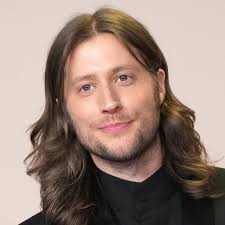 Ludwig Göransson: Long Wavy Hair With Centre Part
