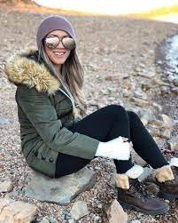 15 Hiking Outfits For Women To Wear In Winter Outfitcafe Hiking Outfit Women Hiking Outfit Clothes For Women