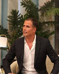 Ricardo araújo pereira (b.1974) is a portuguese comedian, member of gato fedorento (smelly cat). Ricardo Araujo Pereira Sofre Com Ansiedade A Ferver Vidas