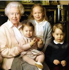 Princess charlotte is very excited about starting school, the duke of cambridge said as he walking across the playground with both parents and her brother, princess charlotte smiled as she. Her Majesty Queen Elizabeth Ii With Princess Charlotte Savannah Phillips And Prince George Prinzessin Charlotte Prinzessinnen Konigliche Familie