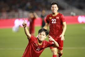 Nguyễn hoàng đức (giữa) trong màu áo đội tuyển u23 việt nam. Ly Lá»‹ch Tiá»ƒu Sá»­ Cáº§u Thá»§ Ä'iá»ƒn Trai Nguyá»…n Hoang Ä'á»©c