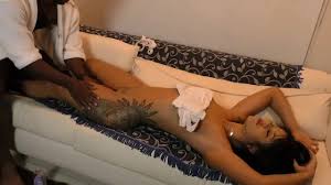 Massagista negro do pauzão faz massagem em estrela pornografica . - XNXX.COM HD phone wallpaper