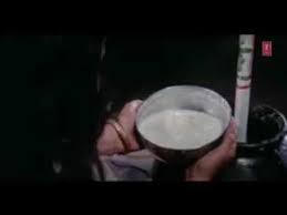 Kab se khada hun main yahan / yeh dharti chand sitare lyrics anuradha paudwal udit narayan kurbaan 1991.mene yahan par ek room rent pe liya hai saas sasur ke sath kheton main chali jati…tabhi mera dhayan kisi ahat se toota…main jaldi se uth kar bahar aye to dekh vijay wahan par khada tha…usen sirf sahlane lagi, muje pata nahi chala muje kab neend aa gayi. Aare Aare Kab Se Khada Hoon Main Yahan Tu Kitni Der Se Youtube