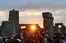 It consists of an outer ring of vertical sarsen standing stones, each around 13 feet. Prahistorische Statte Ratsel Um Kultfeste In Stonehenge Wissen Stuttgarter Zeitung