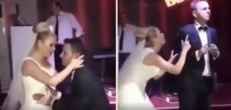 Daha Cringe Cok Az Sey Gordum 1 Gece Kalsin Benimle 40 Yilim Onun Olsun Sarkisi Ile Devlet Bahceli Nin 40 Yapar Hesabini Cover Yapip Yilan Dansi Yapan Cift Onedio Com