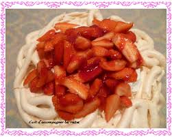 Mélangez le yaourt au sucre de coco et versez dans le moule. Ma Pavlova Laurent Mariotte L Art D Accompagner Les Restes