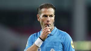Danny desmond makkelie (born 28 january 1983) is a dutch football referee. Nach Rassismus Eklat Schiedsrichter Makkelie Pfeift Psg Gegen Basaksehir Goal Com