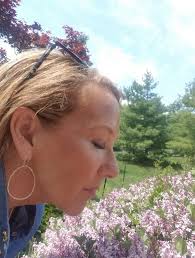 My lilac tree, i'm in love 🤩 the smell is incredable 😍 Poeldijk, The  Netherlands 🇳🇱 🌷