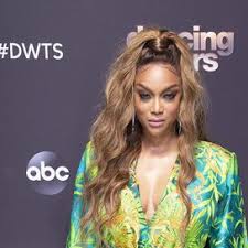 Tyra banks has worn nearly every hairstyle out there — from voluminous curls to mermaid waves to a sleek bob — but sometimes she likes to keep it natural. Tyra Banks Now Has Dark Hair Instyle