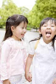 舌を出し遊ぶ2人の女の子 写真素材 [ 972741 ] - フォトライブラリー photolibrary