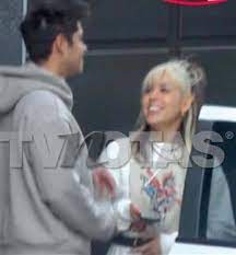 Alex hoyer presuntamente tiene una relación con danna paola desde hace dos o tres meses, como reveló una fuente cercana a la pareja a la revista tv notas. Danna Paola Y Alex Hoyer Son Novios