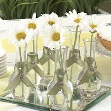 Decoración para el matrimonio arreglos para matrimonios con un toque personal si desean crear un ambiente acogedor, romántico y cargado decoración para el matrimonio adornos de matrimonio para todos los gustos ¿planean casarse en una ceremonia campestre o se inclinan más por la ciudad? Centros De Mesa Para Boda 2020 Sencillos Elegantes Y Bonitos