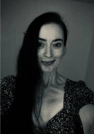 Courtney Eldridge's Instagram, Twitter & Facebook