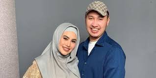 It is based on unicode, contains truetype outlines and has been designed for use as a ui font. Berusia Dua Minggu Anak Kartika Putri Sudah Bisa Sujud Merdeka Com