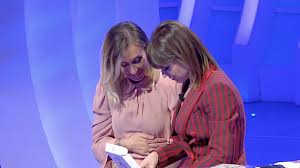 Alessandra amoroso lyrics with translations: Teramo Santa E Jenny A C E Posta Per Te Con Alessandra Amoroso Video Ultime Notizie Cityrumors It News Ultima Ora