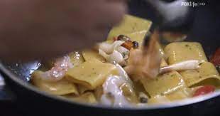 Una Ricetta Originale E Semplice Da Preparare I Paccheri Ai 5 Pesci Spiegati Dello Chef Antonino Cannavacciuolo Un Primo Piatto Di Ricette Cibo Primi Piatti