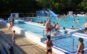 Aquaticum debrecen otwarte jest przez cały rok, oferując baseny wypełnione leczniczą wodą o zróżnicowanej temperaturze. Kapielisko Termalne W Mezokovesd Na Wegrzech