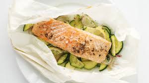 Tentunya anda tidak ingin melewatkan makan salmon selepas ini kerana sejatinya salmon merupakan sumber makanan yang penuh dengan kebaikan. Salmon Dan Zucchini Dipanggang Dalam Kertas