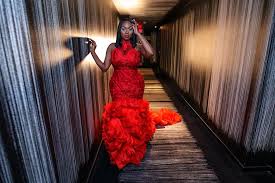 While red might come across as a radical choice for the western bride, in many eastern cultures like china and india, red is the color of choice for traditional bridal dresses. This Woman Rocked A Red Wedding Gown And It Is Everything Video