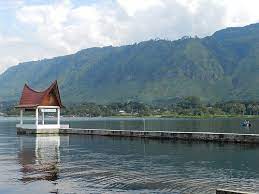 Tao toba) adalah danau alami berukuran besar di indonesia yang berada di kaldera gunung supervulkan.danau ini memiliki panjang 100 kilometer (62 mil), lebar 30 kilometer (19 mi), dan kedalaman 505 meter (1657 ft). Contoh Text Descriptive Tentang Danau Toba Berbagai Contoh Teks Bahasa Inggris Singkat Dan Artinya