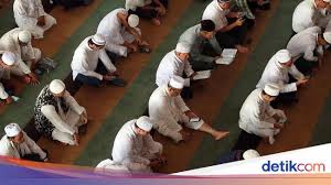 Karena doa itu boleh saja meski tidak (doa akhir tahun ini dibaca antara setelah shalat ashar sampai sebelum maghrib di hari terakhir di bulan dzulhijjah). Doa Akhir Tahun Lengkap Bahasa Arab Lafal Latin Dan Artinya