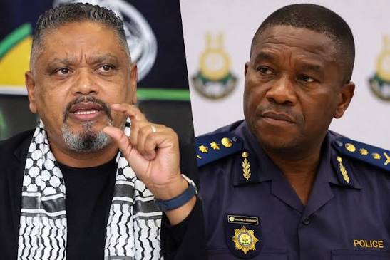 Fadiel Adams did not go quietly inside the SAPS van as he called General Dumisani Khumalo out. Full story in the comments. Images: Quinton Lamb and MDN News/ Facebook