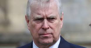 Andrew foi autorizado a ficar em Royal Lodge por mais um ano, apesar das  ordens do Charles. : r/RoyalsGossip