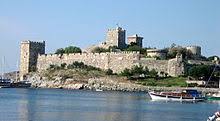 Построенный на руинах древнего галикарнаса. Bodrum Vikipediya
