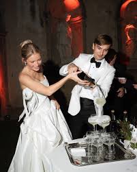 and just when you thought we were done posting wedding content….LETS POP A  BOTTLE FOR ONE MONTH AS THE MAGEES 🍾