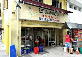 A friend of mine brought me to try this beef noodle at non air conditional place instead when i said, let's go to lot 10 hutong for beef noodle at lot 10 bukit bintang. Kuala Lumpur Soong Kee Beef Noodles é¢‚è®°ç‰›è‚‰ä¸¸ç²‰ At Jalan Tun Hs Lee Asia Pacific Hungry Onion