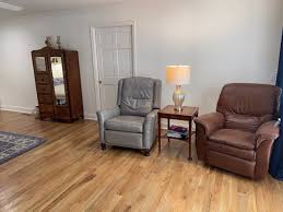 Arranging furniture in long narrow bedroom layout tips. How To Layout And Decorate A Long Narrow Bedroom Designed