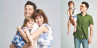 Uraz kaygılaroğlu, kendisi gibi oyuncu olan melis i̇şiten ile 2014 yılında nikah masasına oturmuştu. Uraz Kaygilaroglu Turkish Actor Age Wife Tv Series Movies Everything You Need To Know Digitalcruch