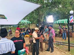 We don't have an overview translated in english. Tokpamuz Filem Saadon Kampung Kuala Lambat