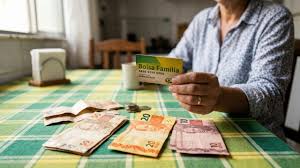 Pagamentos do Bolsa Família começam em breve; confira as datas por final do NIS
