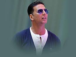Tekce bunu deyim ki,akshay kumar hec bir filminde dublyordan istifade etmir.ona gore de filmleri tebiidir. Akshay Kumar On Amazon Music