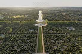 vue aerienne perspective jardins de versailles et grand canal palace of versailles france chateau versailles versailles