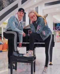 Jan 07, 2021 · jojo siwa's age is 18 years old as of today's date 26th june 2021 having been born on 19 may 2003. Know About Jojo Siwa Boyfriend Girlfriend Height Net Worth