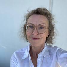 Att vara (ny) chef på en arbetsplats handlar om att se till helheten, att  fatta tuffa och rättvisa beslut och att våga tänka nytt. Det är inte alltid  lätt och enkelt, särskilt