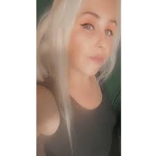 💺Sit with it. 👟 Even though you want to run. 🪨 Even though it's heavy  and difficult. Even though you're not quite sure of the way through.  💔Healing happens by feeling.❤️