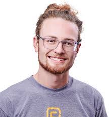 Max Gee's Instagram, Twitter & Facebook