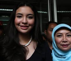 Tengku muhammad faris petra, sebagai tengku mahkota kelantan, kini dilantik pemangku raja kelantan susulan kegeringan yang dihadapi sultan dan dirawat di singapura. Tengku Muhammad Fakhry Petra John Glionna